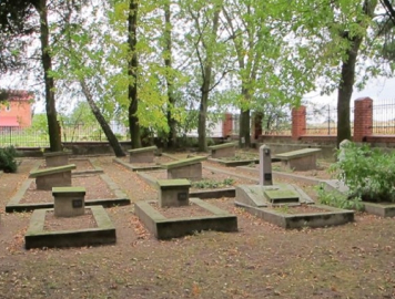 Братская могила советских воинов