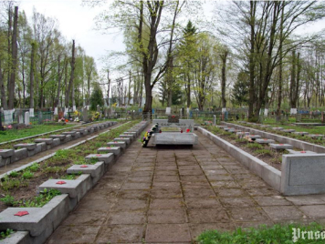 Братская могила советских воинов