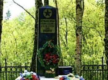 Калининградская обл., г.о. Гурьевский, п. Луговое, юго-восточнее ж/д переезда, братская могила