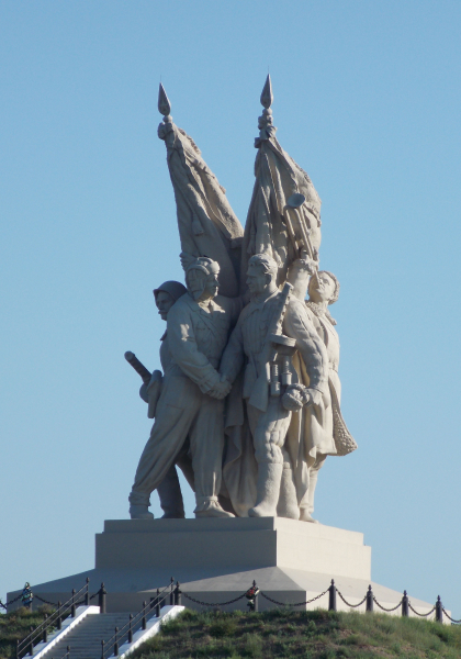 «Соединение фронтов» — монумент
