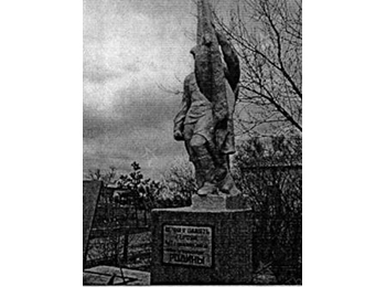 Ростовская обл., Обливский р-н, х. Ковыленский, за зданием клуба