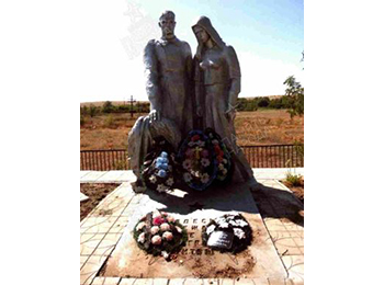 Волгоградская обл., Суровикинский р-н, х. Добринка, братская могила