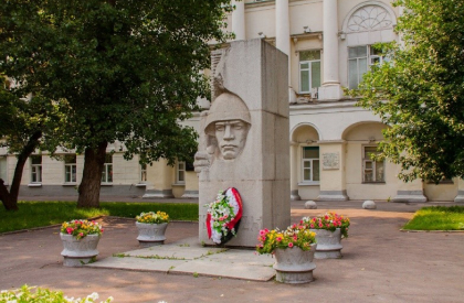 Памятник Воину-ополченцу Фрунзенской дивизии