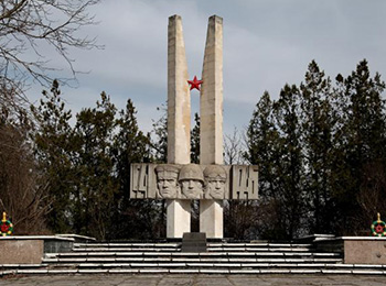 «Памяти павших воинов и партизан», село Холмовка, Бахчисарайский район