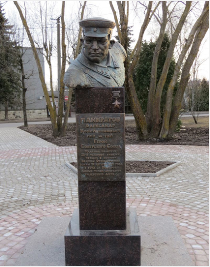 Бюст героя СССР Александра Панкратова