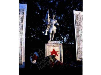 Ленинградская обл., п. Елизаветино, центр, ж/д станция, около