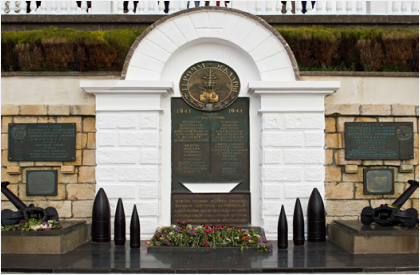 Памятный знак морякам эскадры Черноморского флота