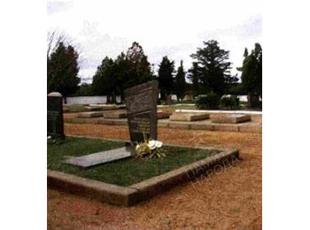 г. Севастополь, Нахимовский р-н, ш. Симферопольское, 6 км, п. Дергачи, в районе, братское кладбище советских воинов, левый сектор, ряд 3, могила 11