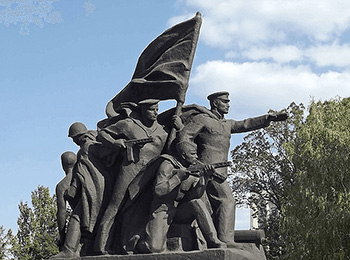 Братская могила в городе Николаев в сквере 68-ми десантников