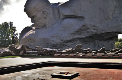 Памятник защитникам Брестской крепости и Вечный огонь