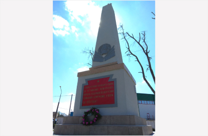 Братская могила восьми советских войнов, погибших при освобождении г. Гродно в июле 1941 г.