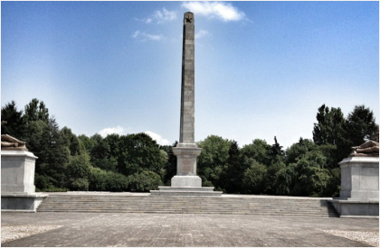 Кладбище-мавзолей советских воинов в Варшаве