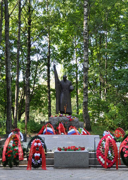 Мемориал «Советским воинам» на Южном кладбище г. Выборга