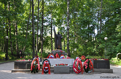 Мемориал «Советским воинам» на Южном кладбище г. Выборга